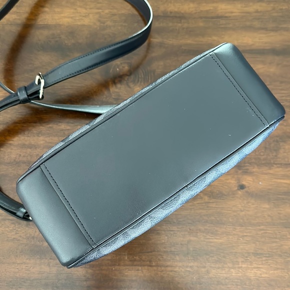 LIKE NEW COACH • Jes Crossbody in Signature Canvas - Picture 4 of 12